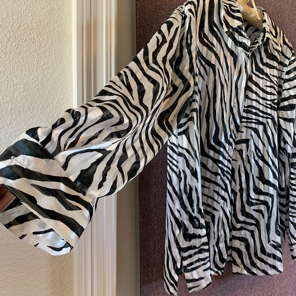 Alfred Dunner Zebra Print Button Down Long Sleeve Blouse - Picture 4 of 10